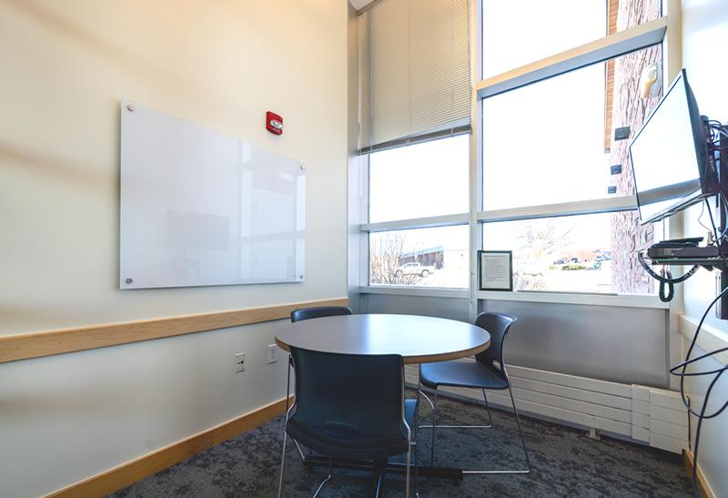 Round table with chairs, whiteboard, TV and Blu-ray player